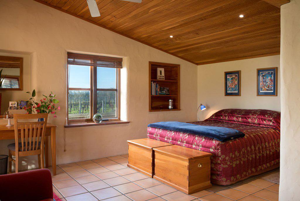 Straw Lodge Vineyard And Boutique Lodging Renwick Room photo